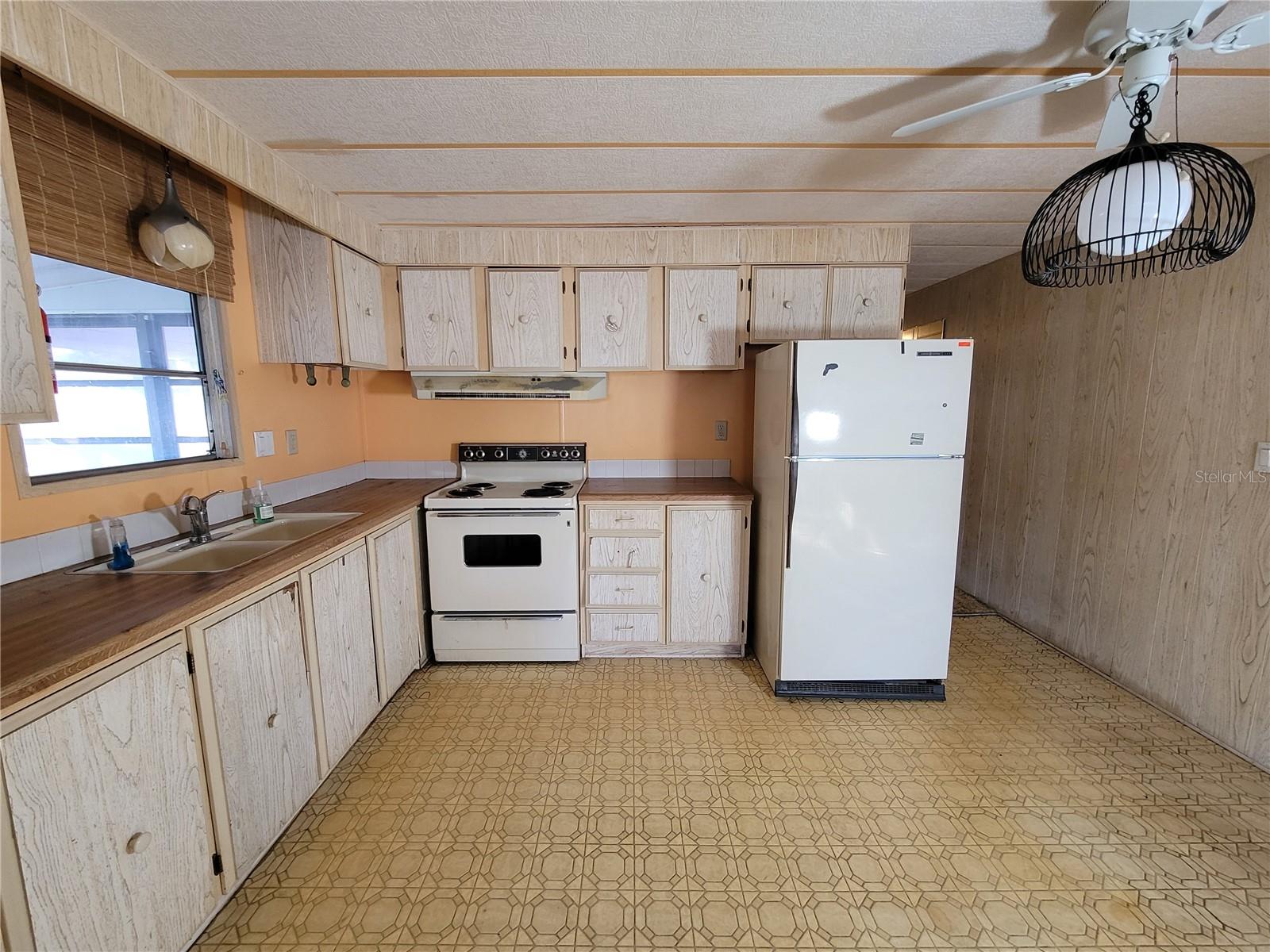 5021 HILL DR, ZEPHYRHILLS, FL, 33542