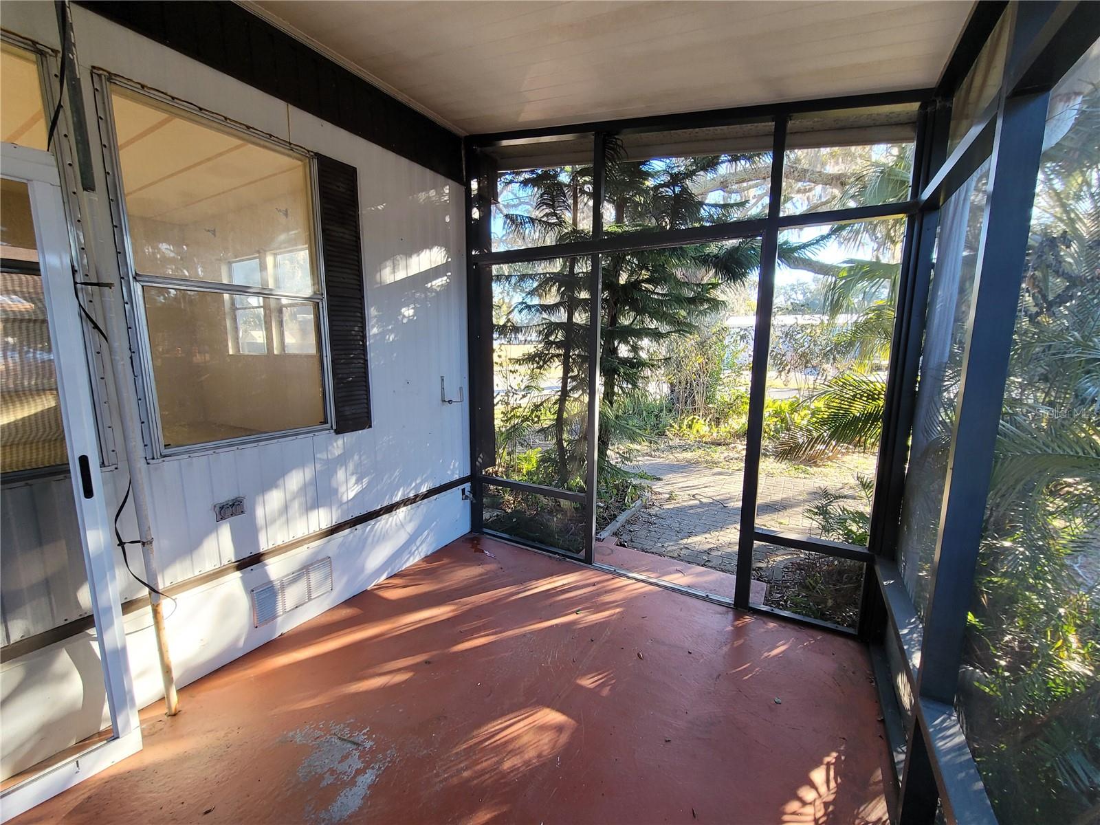 5021 HILL DR, ZEPHYRHILLS, FL, 33542