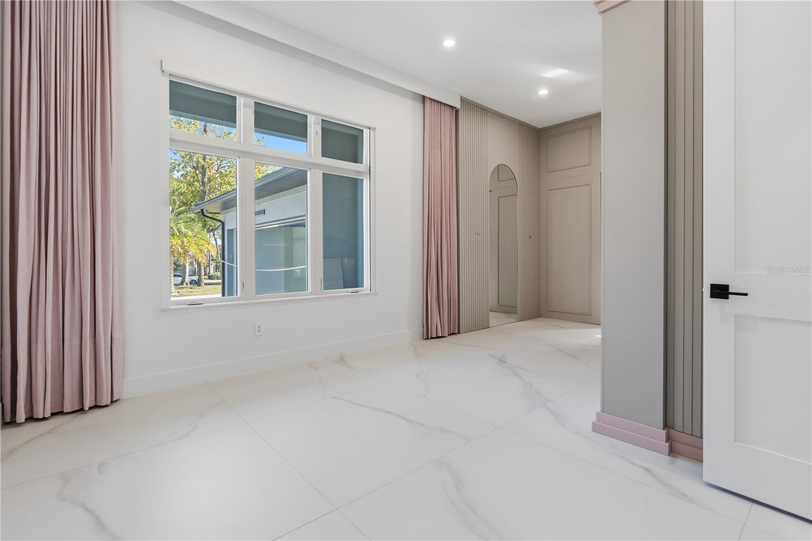 O6376484 Property Photo