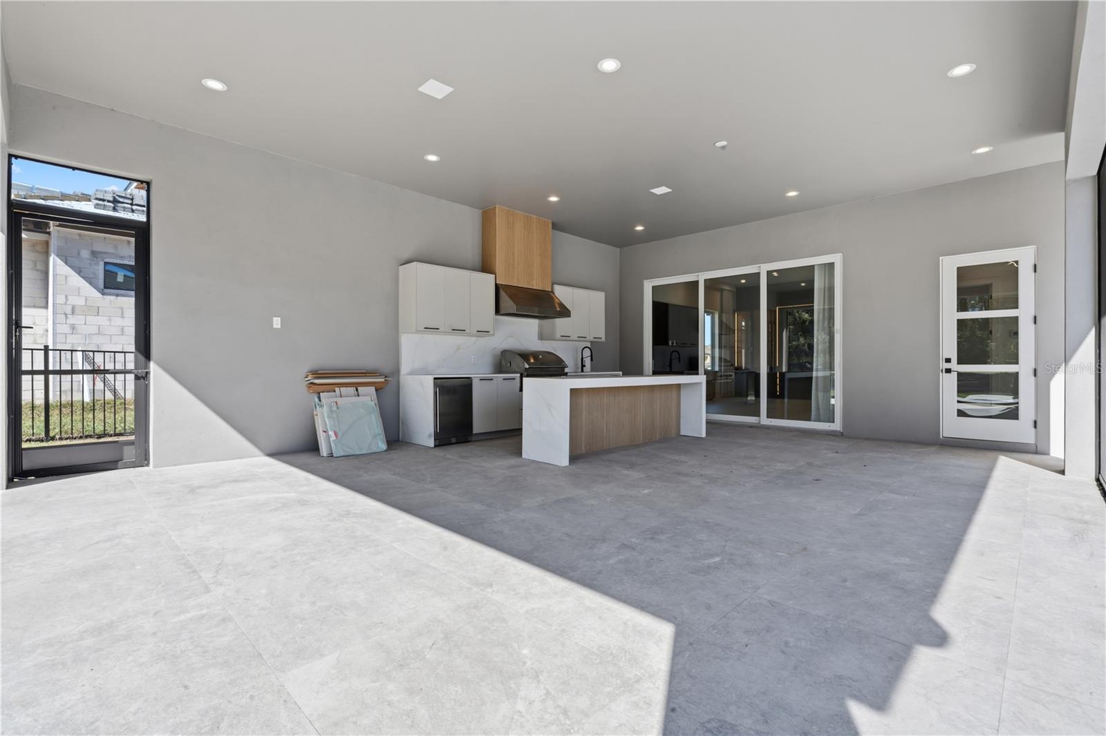 O6376484 Property Photo