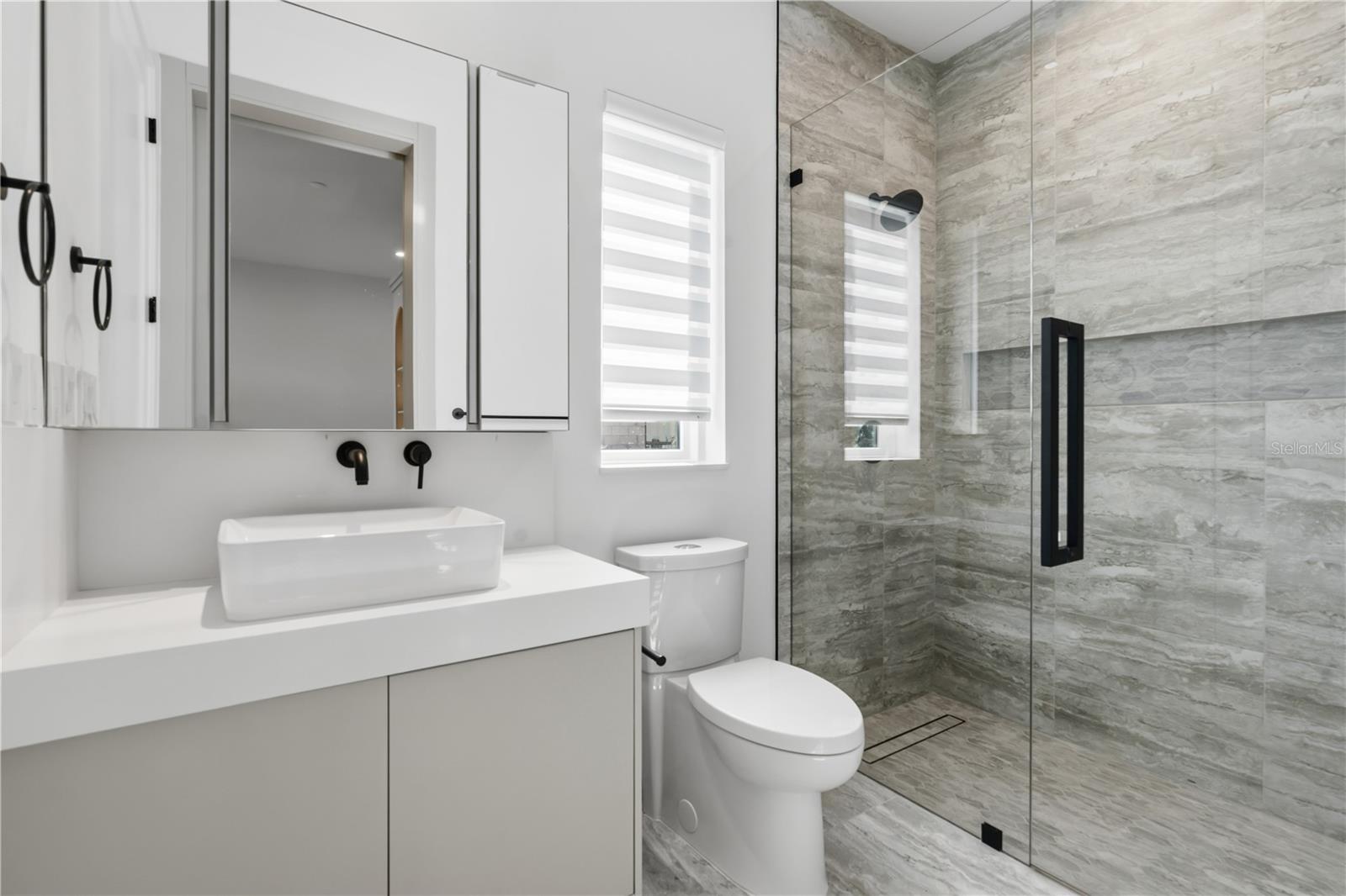 O6376484 Property Photo