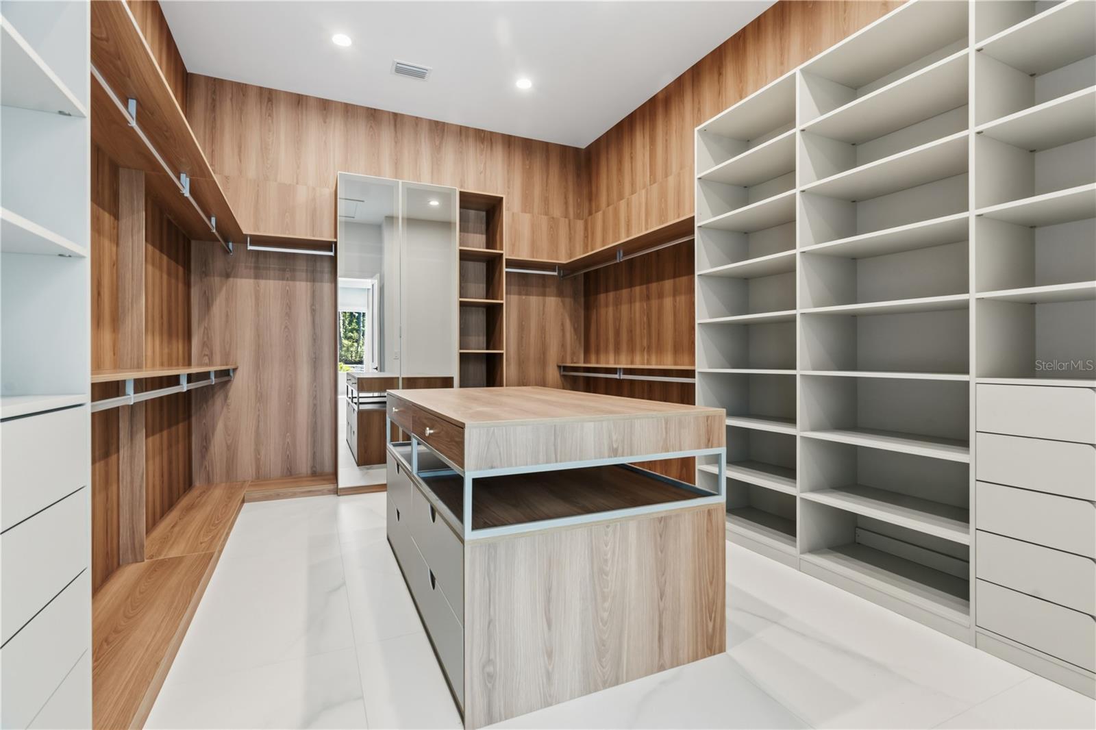 O6376484 Property Photo