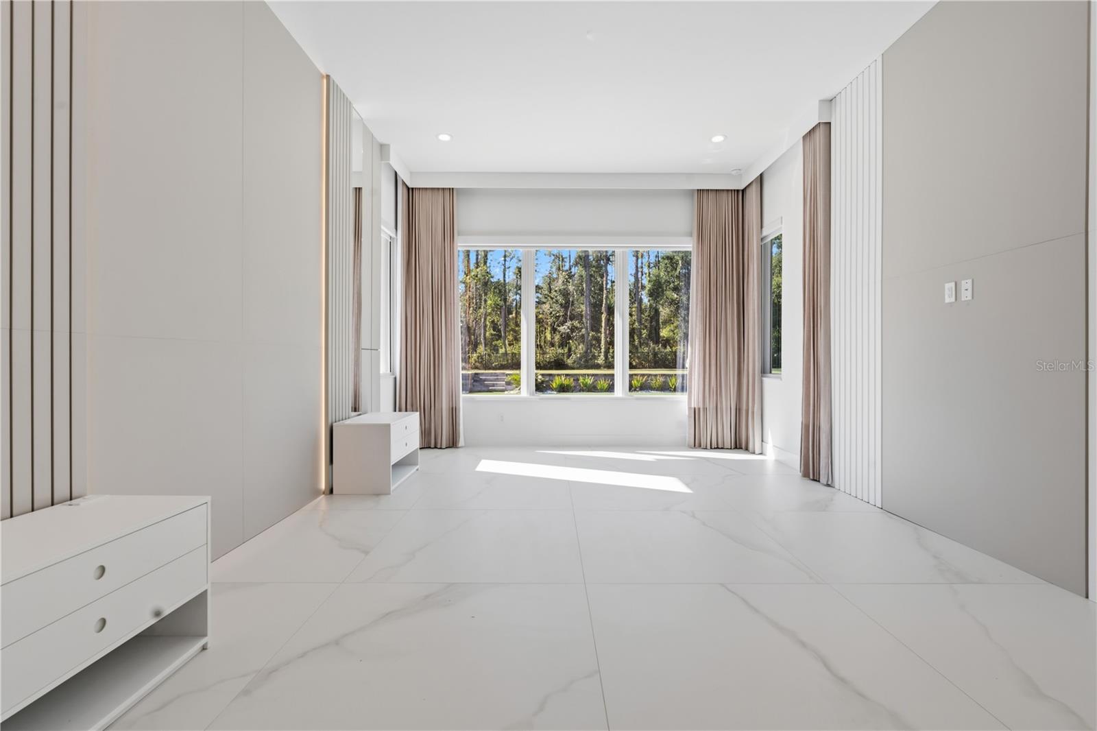 O6376484 Property Photo