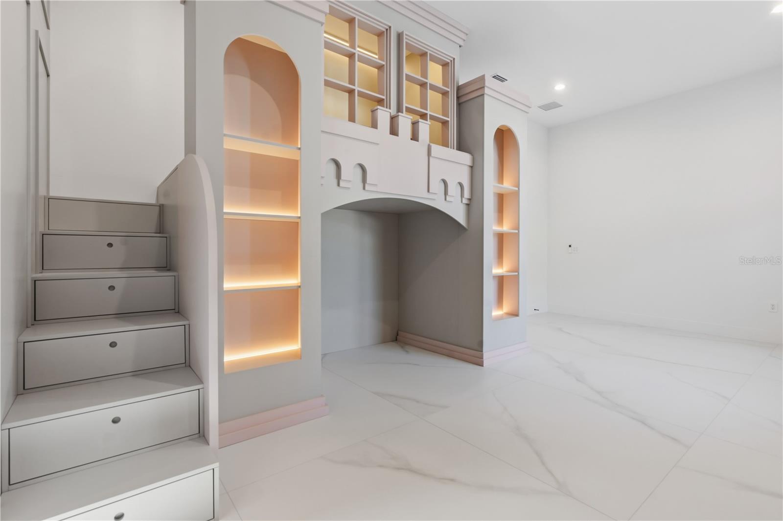 O6376484 Property Photo