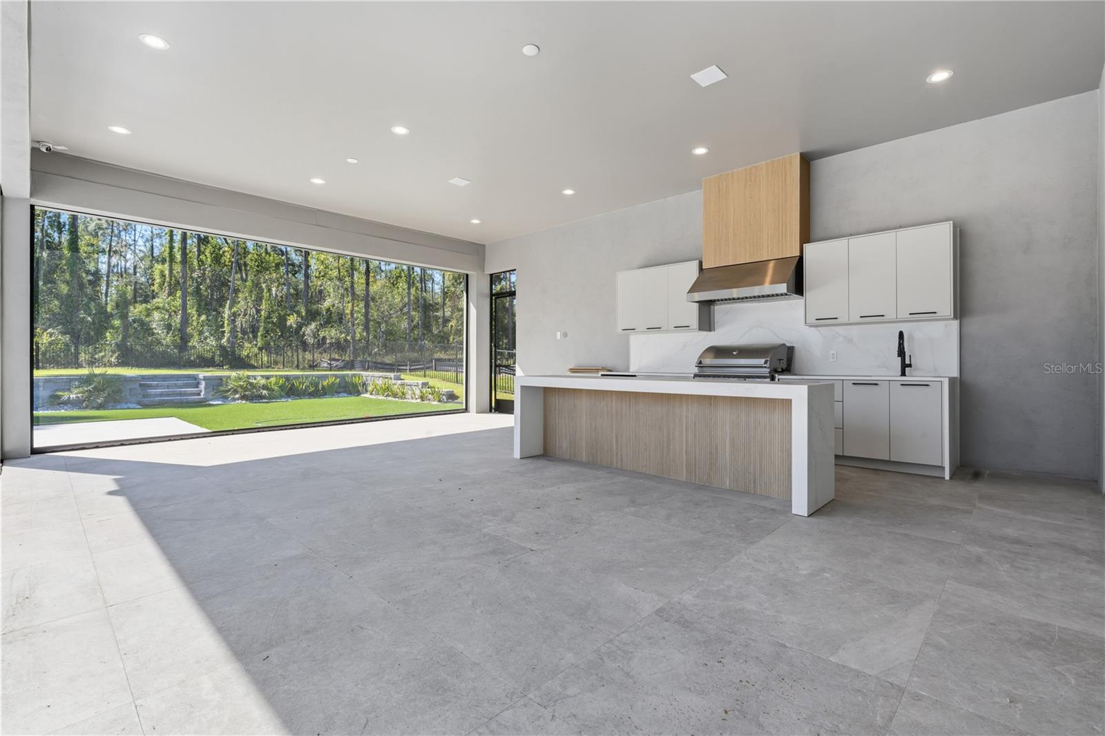 O6376484 Property Photo