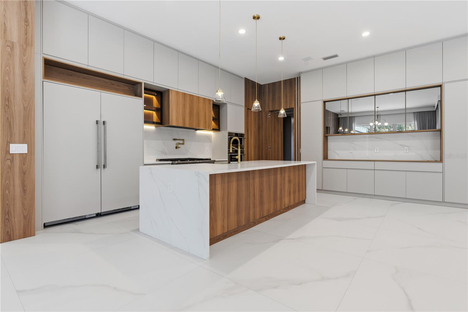 O6376484 Property Photo