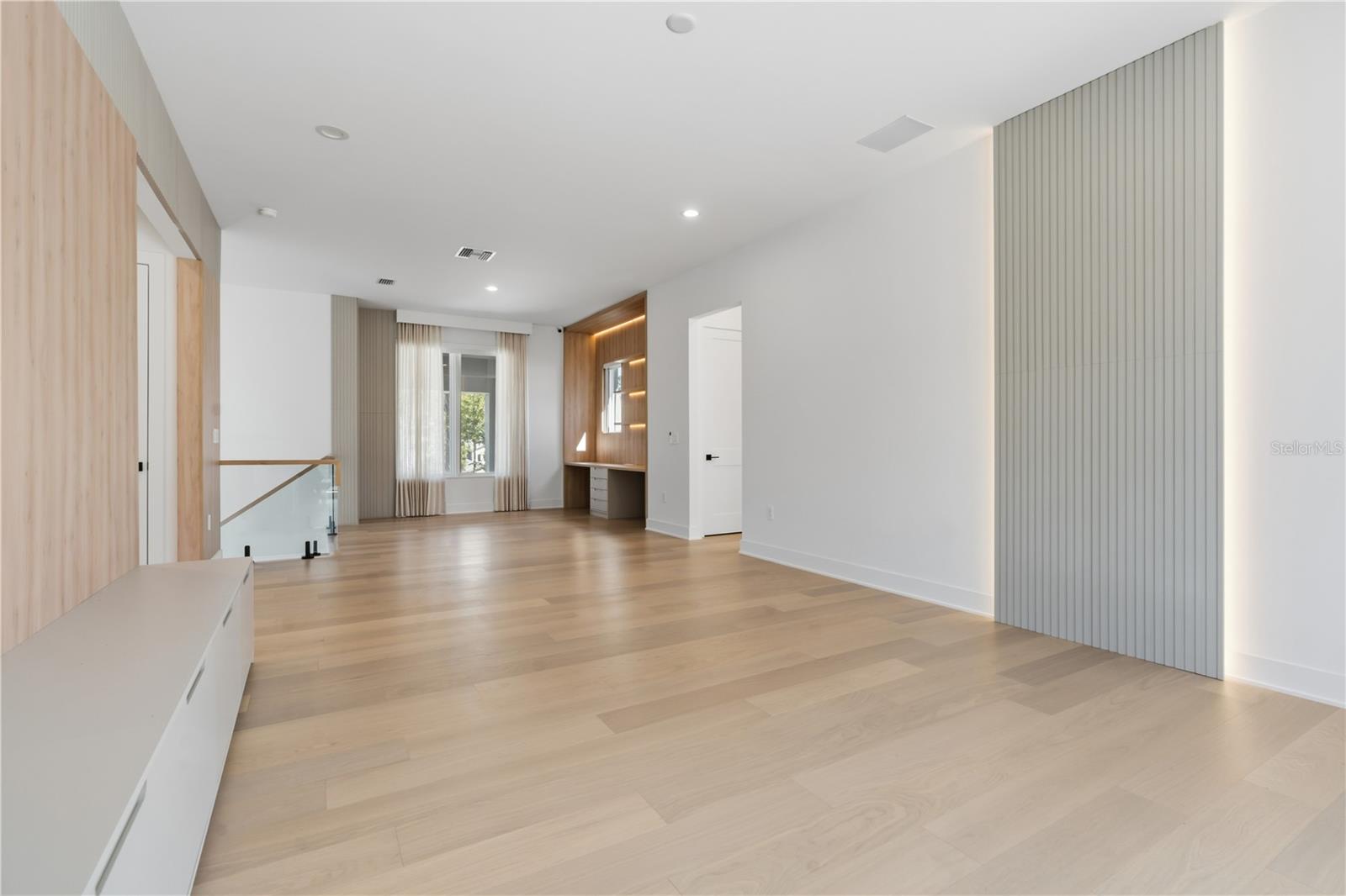 O6376484 Property Photo