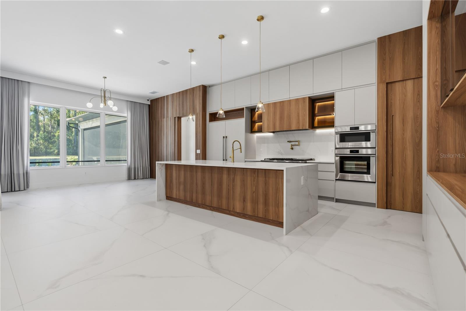 O6376484 Property Photo