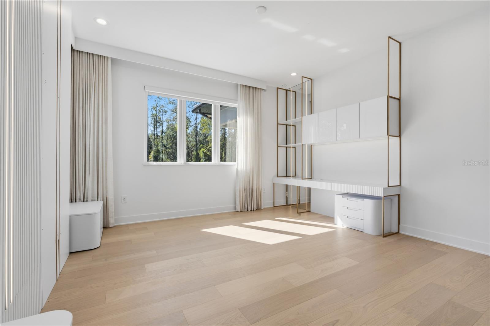 O6376484 Property Photo