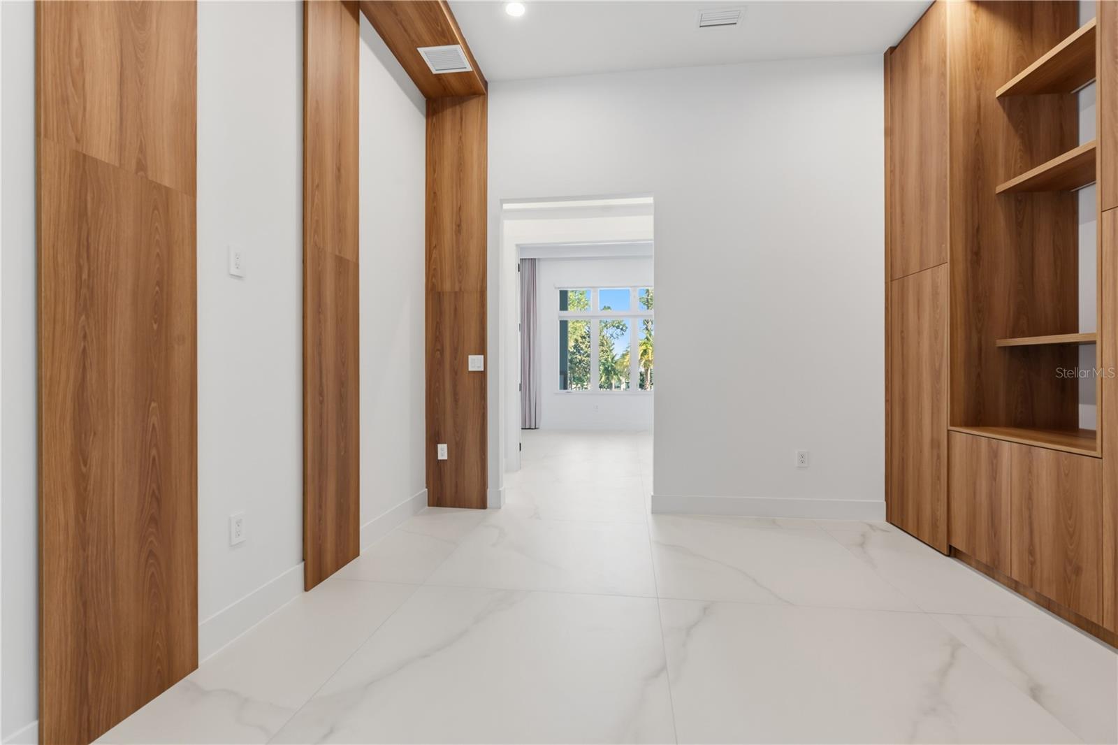 O6376484 Property Photo