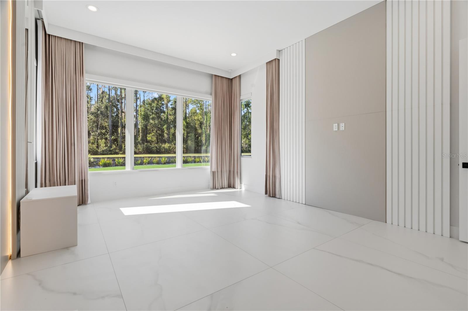 O6376484 Property Photo