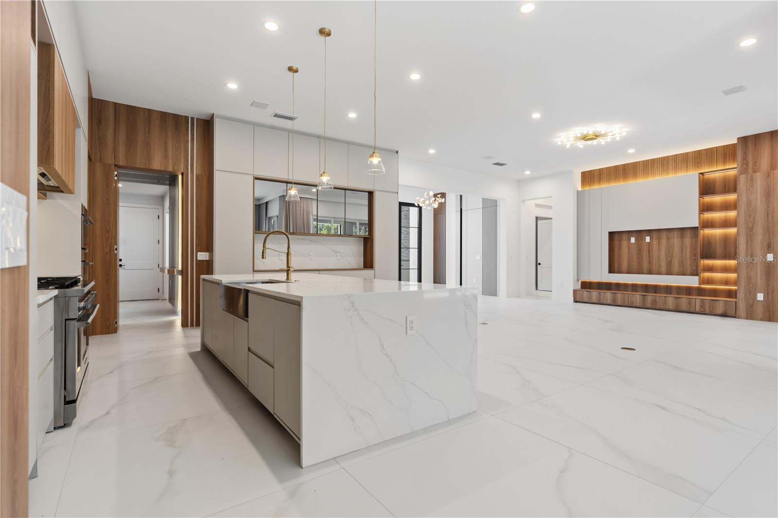 O6376484 Property Photo