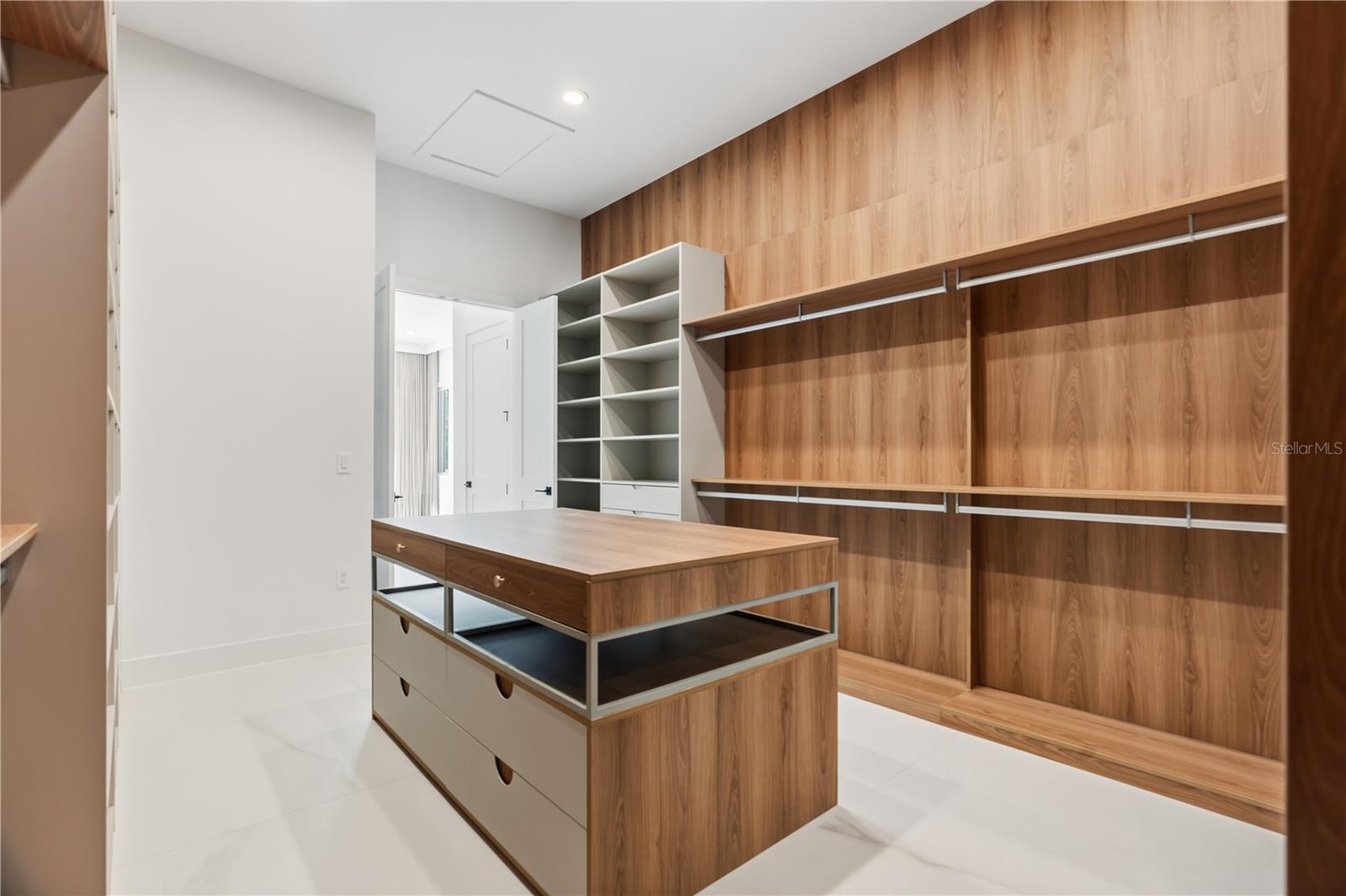 O6376484 Property Photo