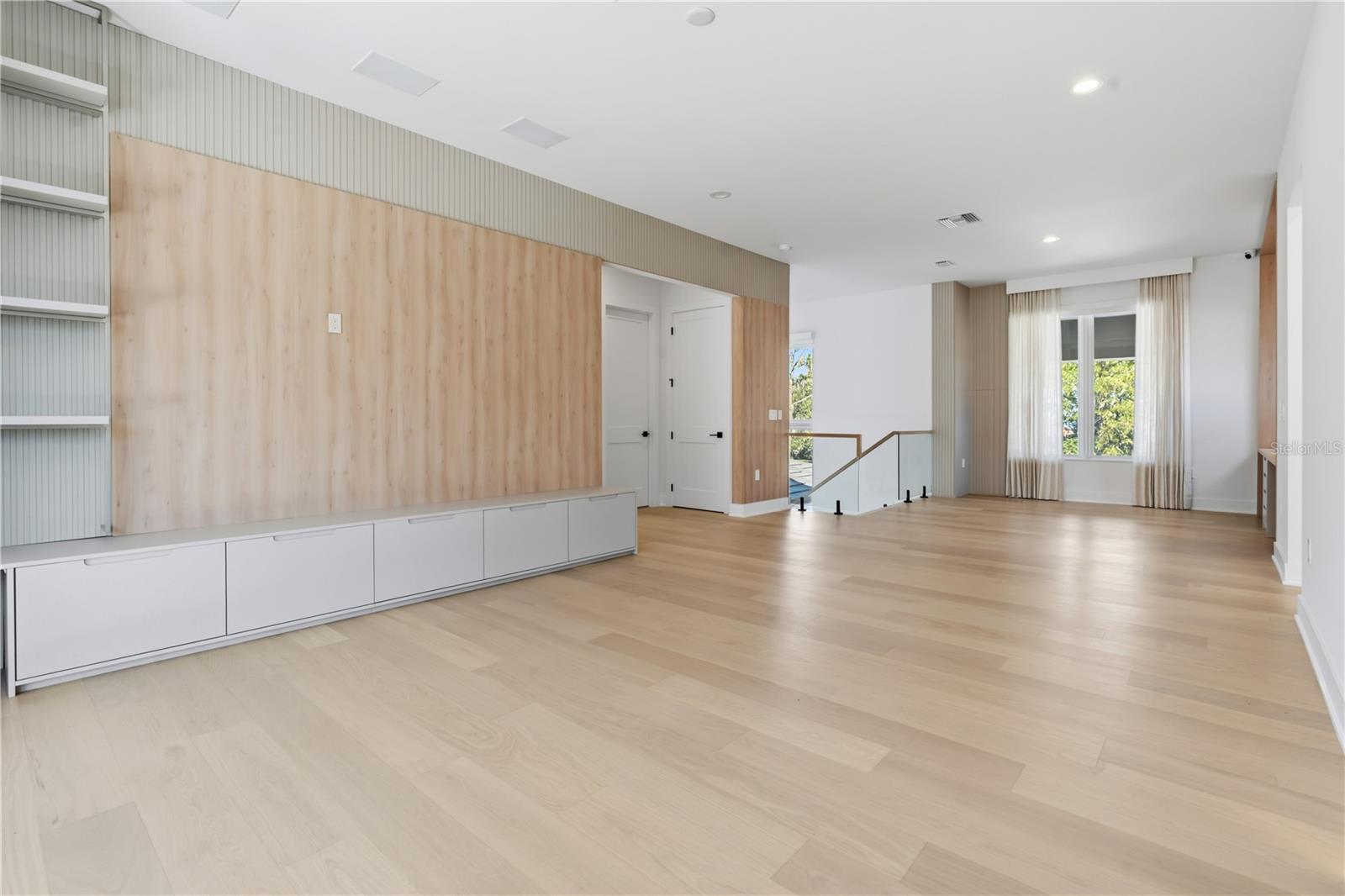 O6376484 Property Photo