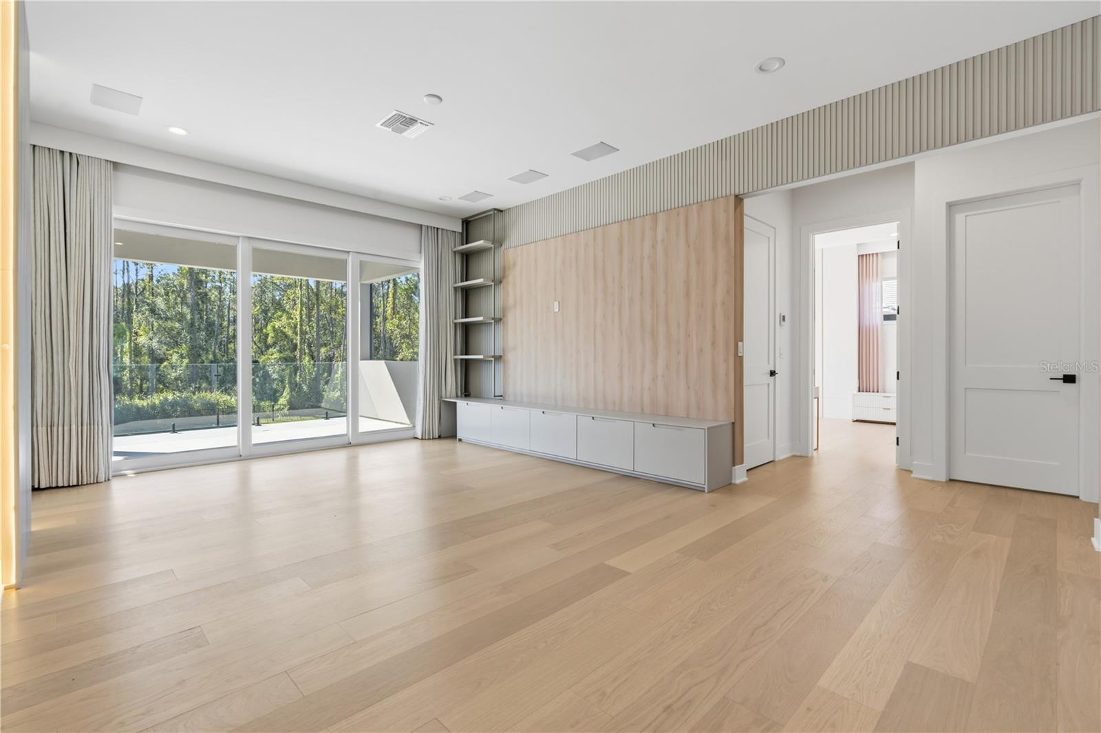 O6376484 Property Photo