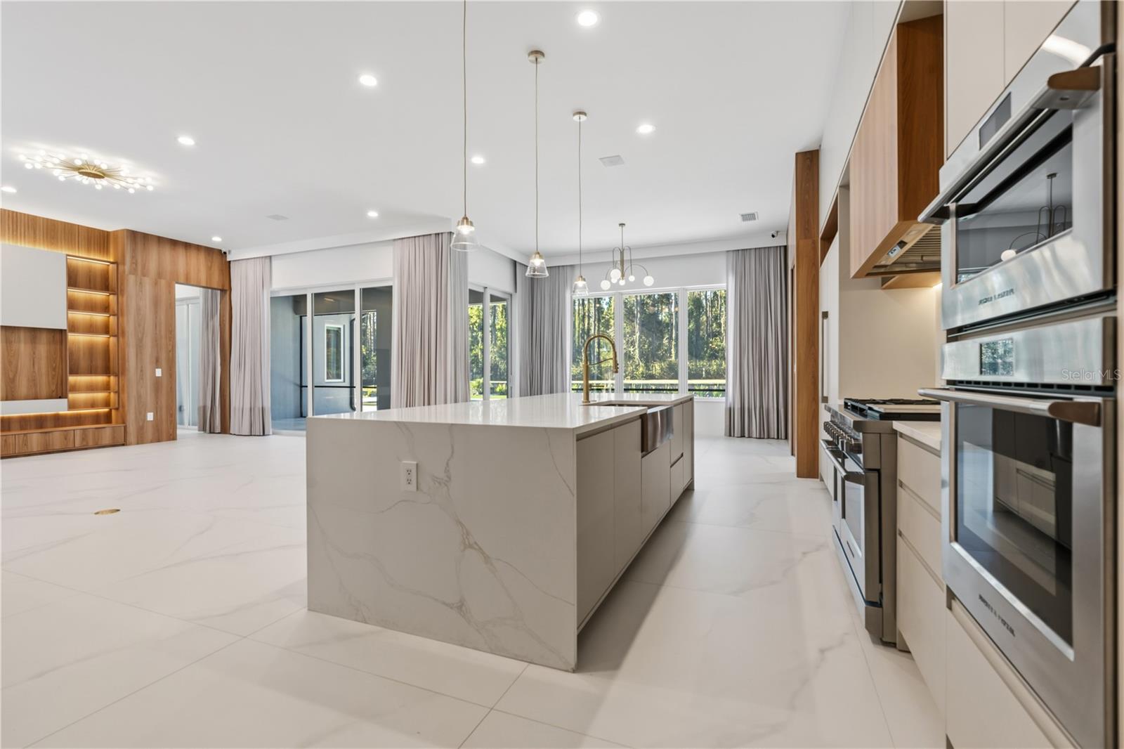 O6376484 Property Photo