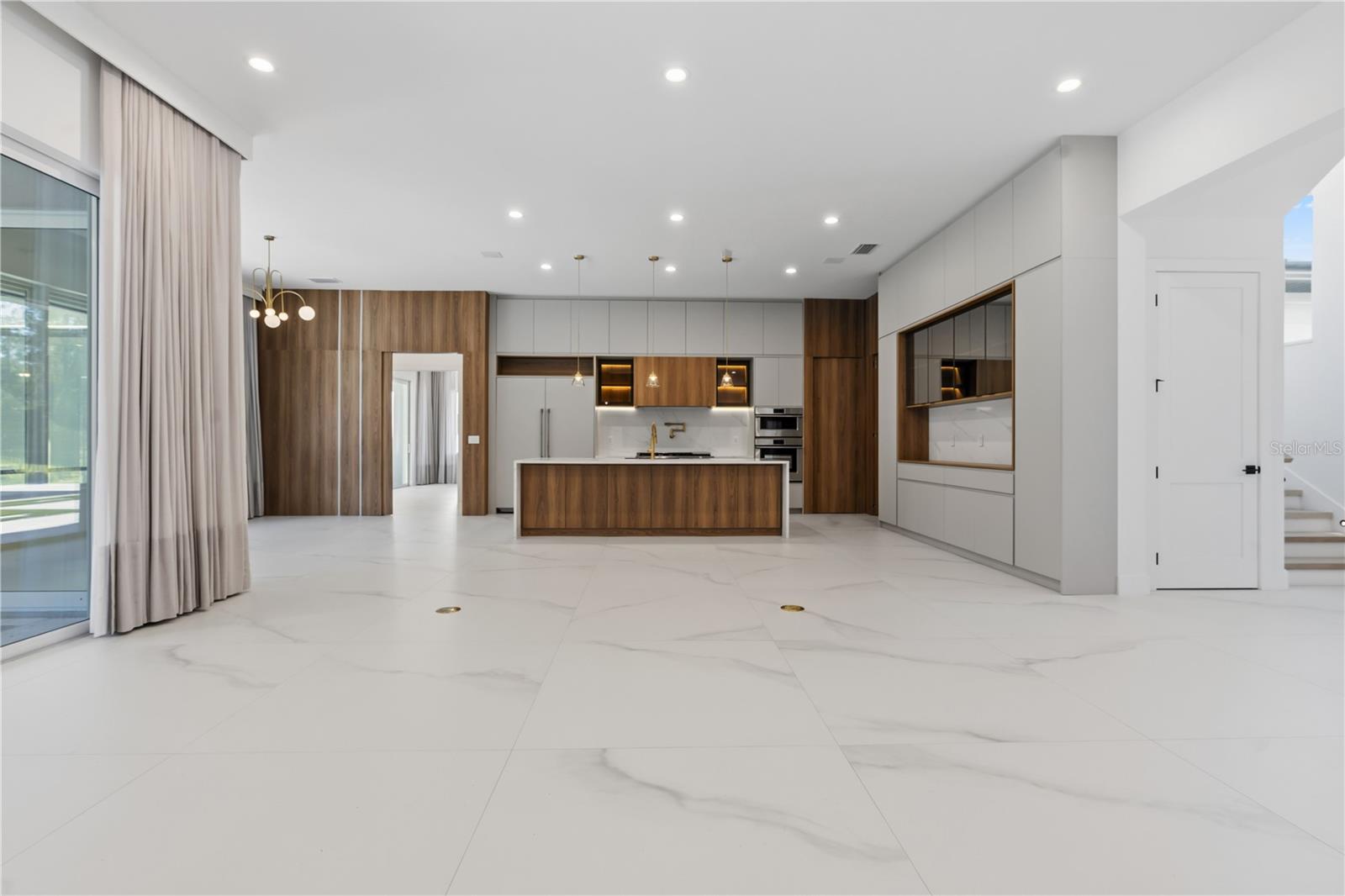 O6376484 Property Photo