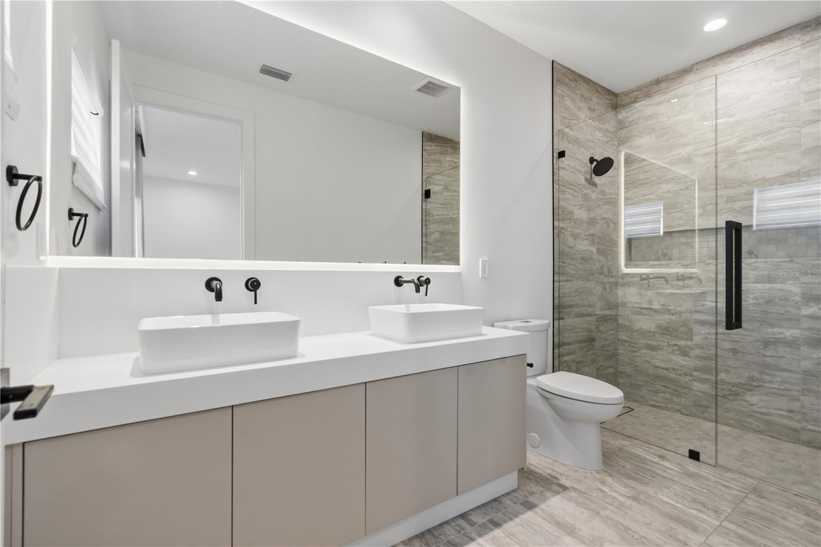 O6376484 Property Photo