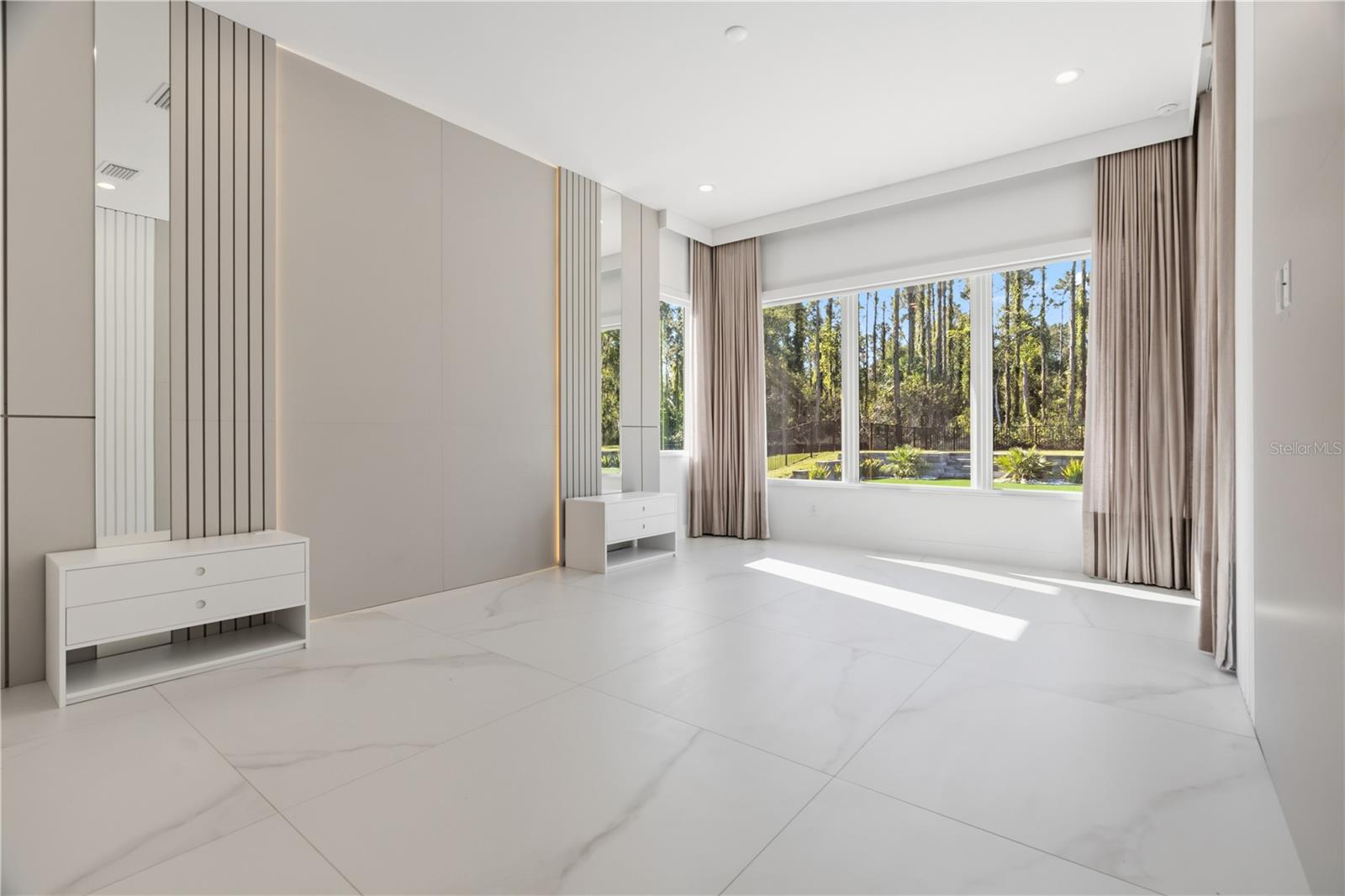 O6376484 Property Photo