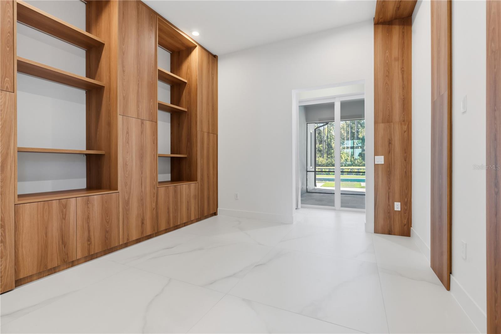 O6376484 Property Photo