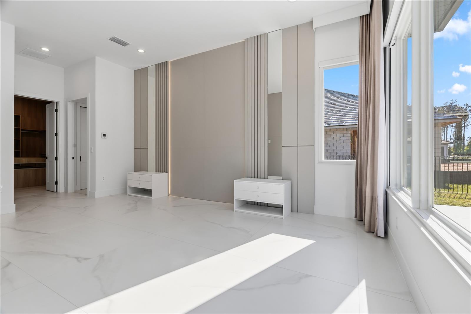 O6376484 Property Photo