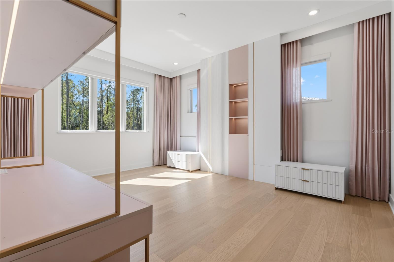 O6376484 Property Photo