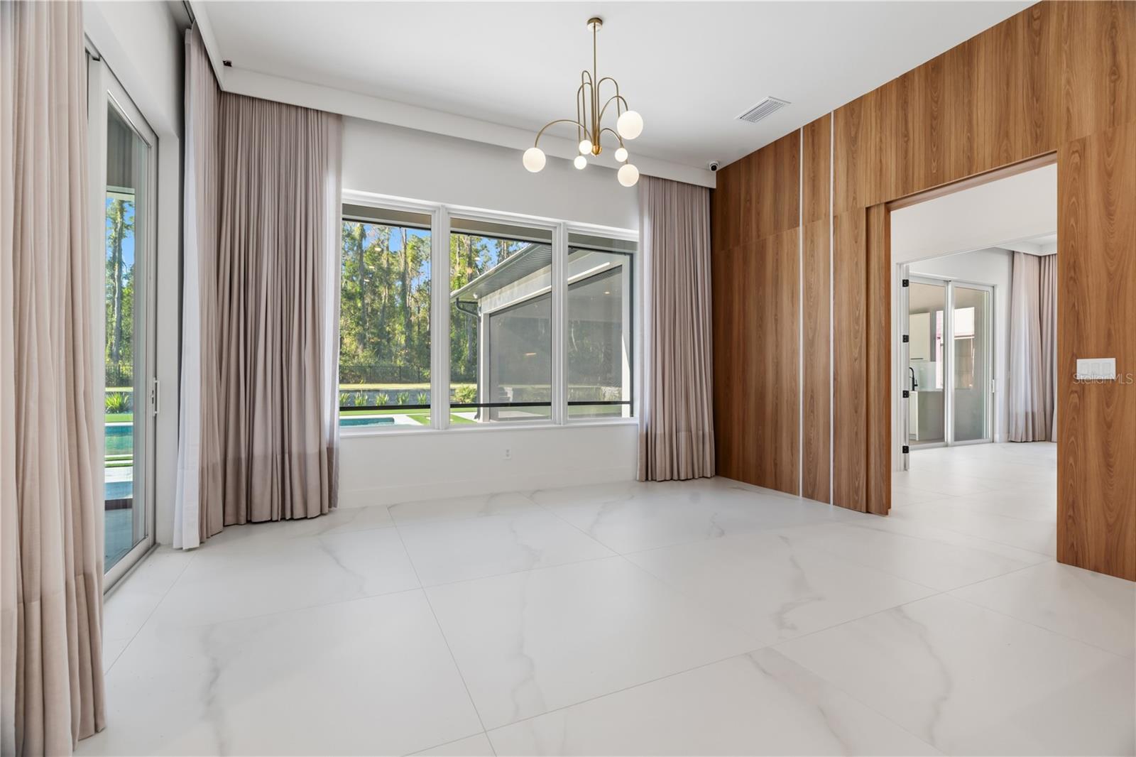 O6376484 Property Photo