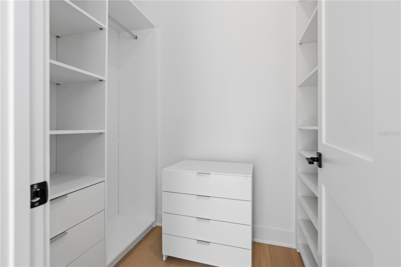 O6376484 Property Photo