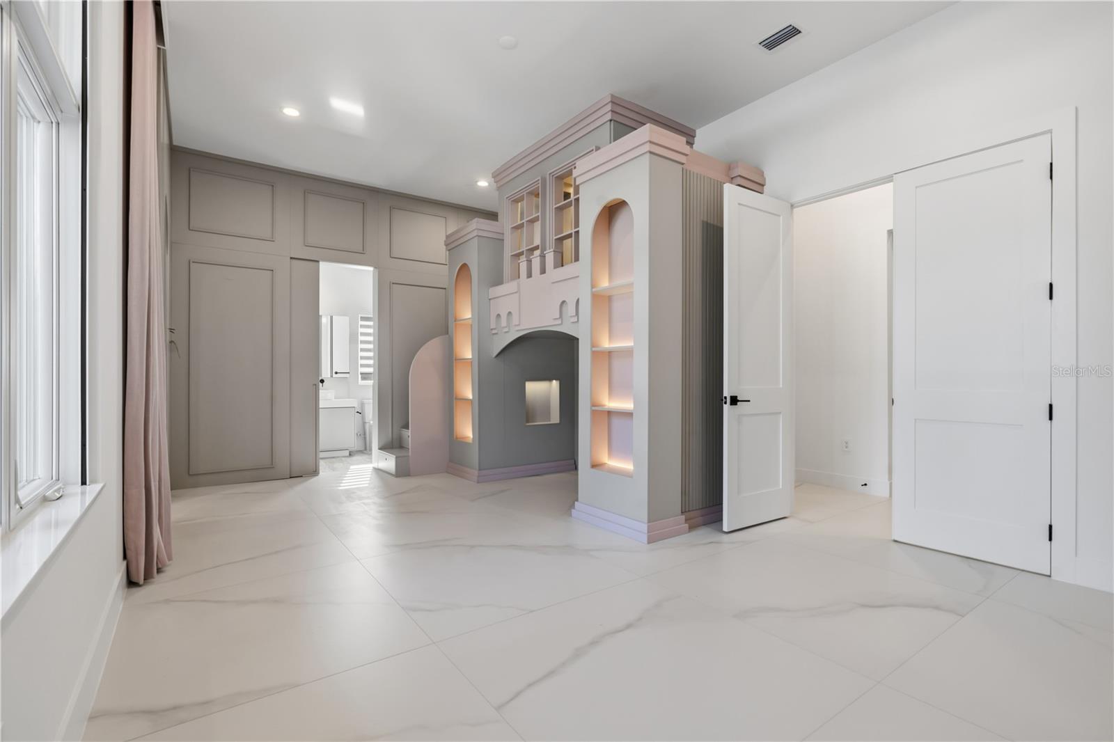 O6376484 Property Photo