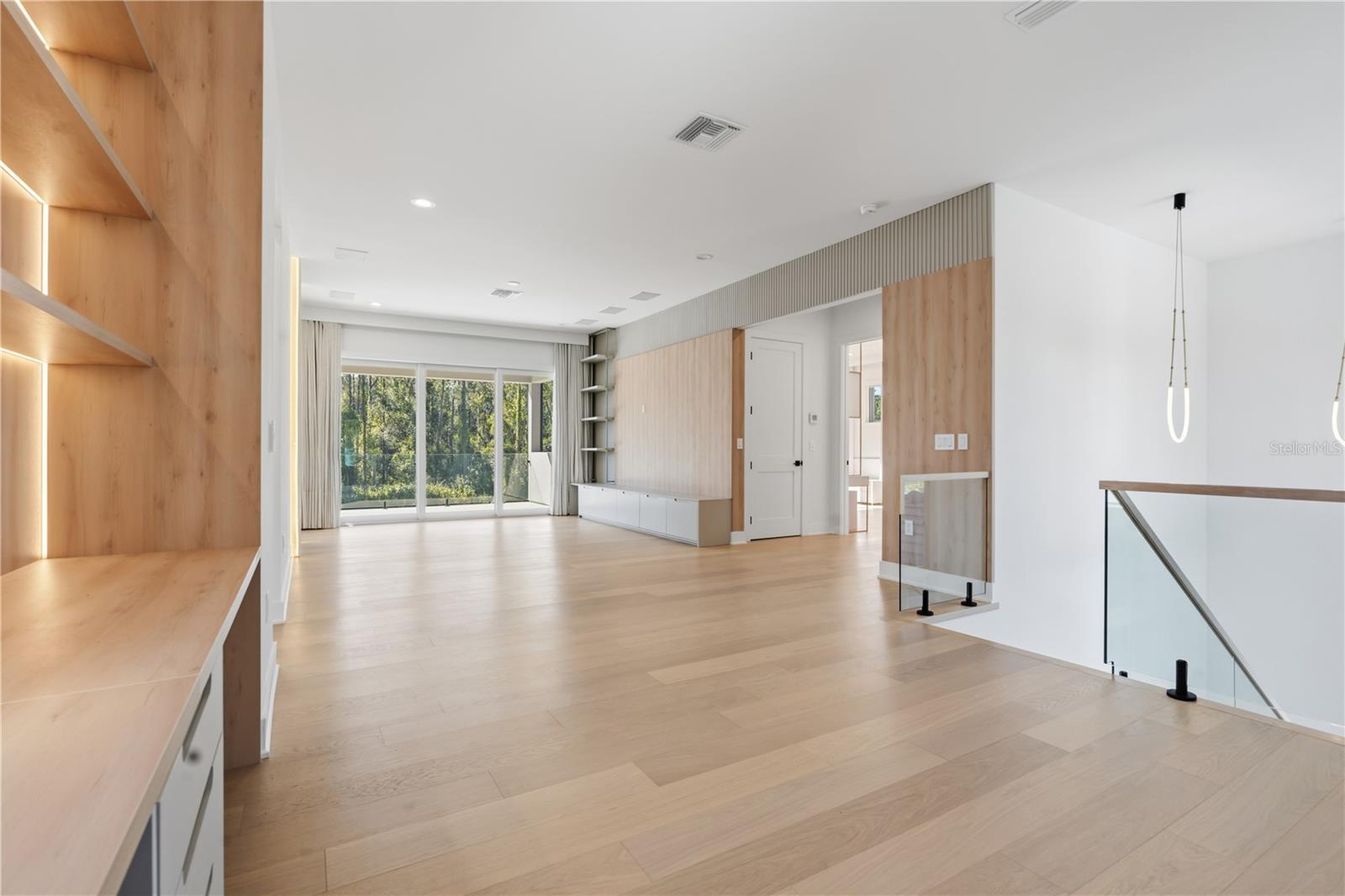 O6376484 Property Photo