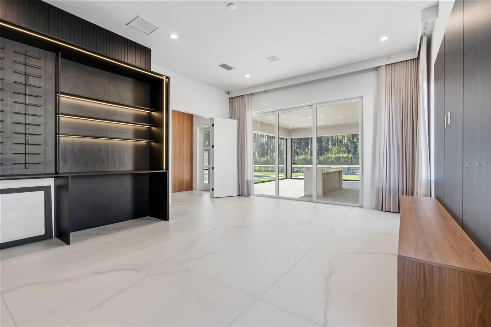 O6376484 Property Photo