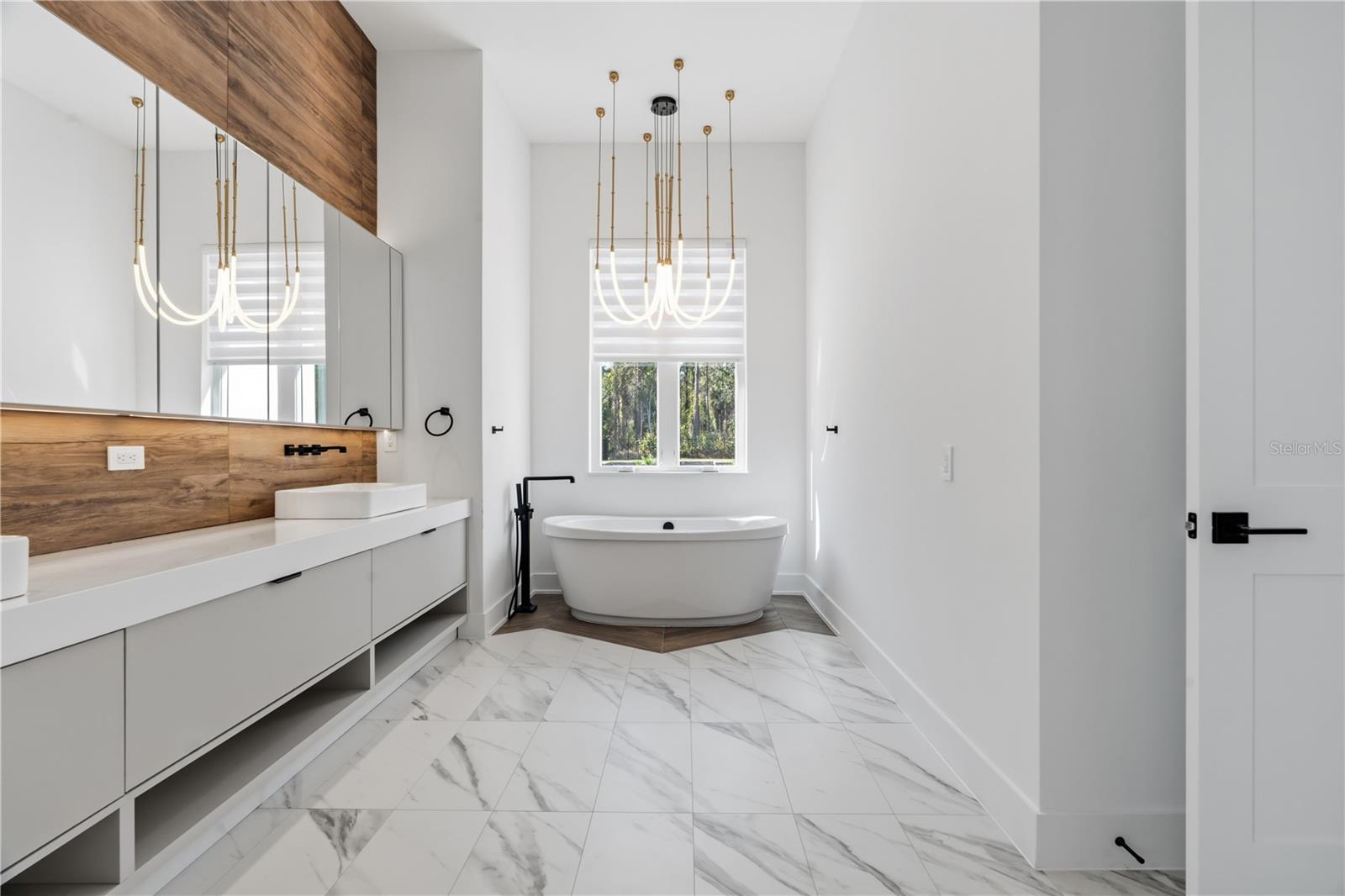 O6376484 Property Photo