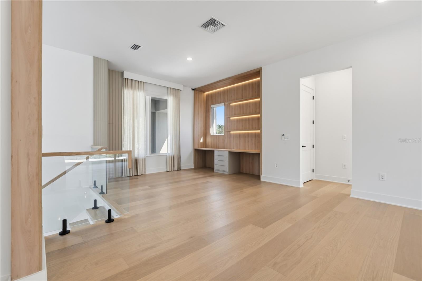 O6376484 Property Photo