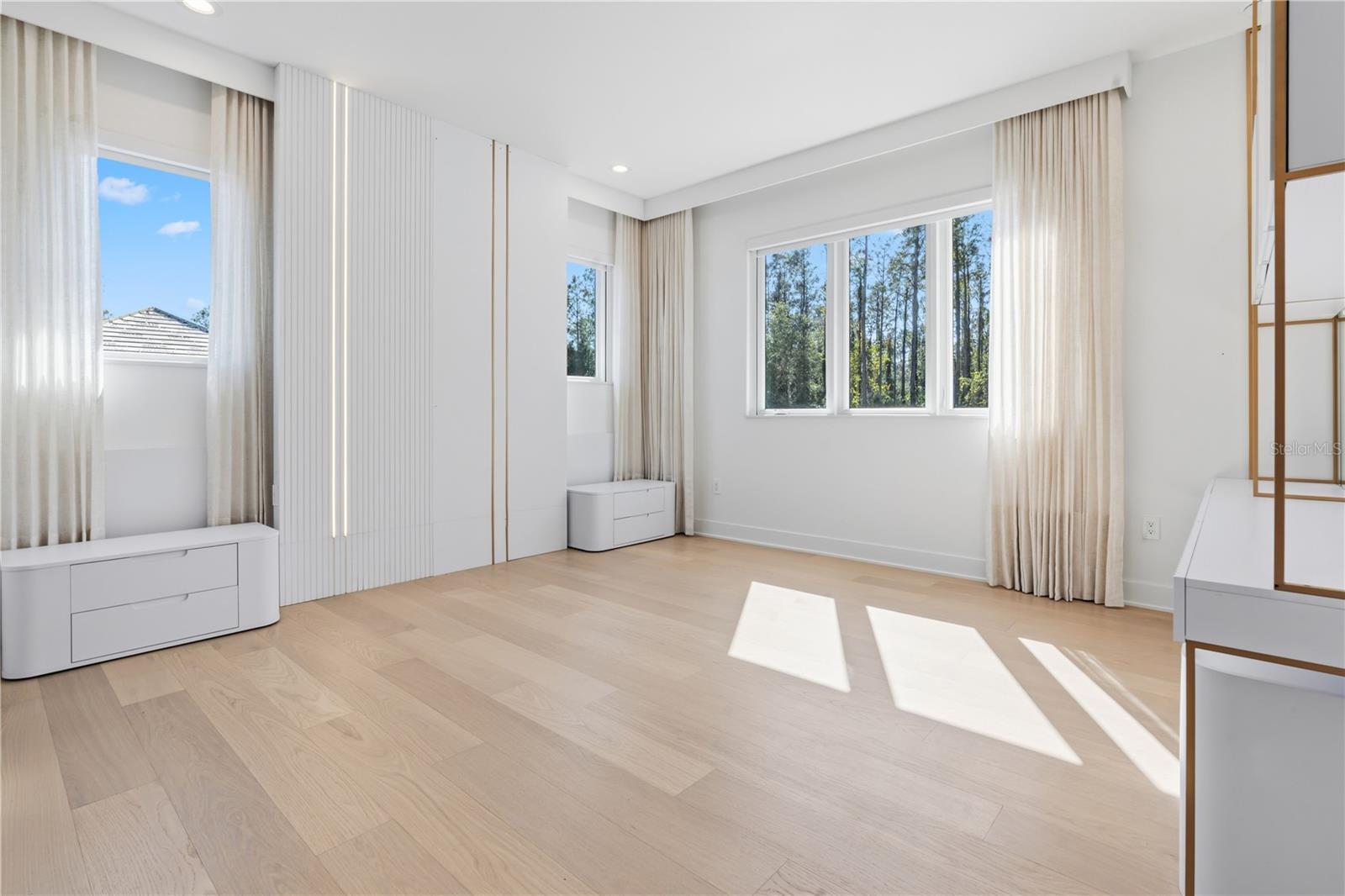 O6376484 Property Photo