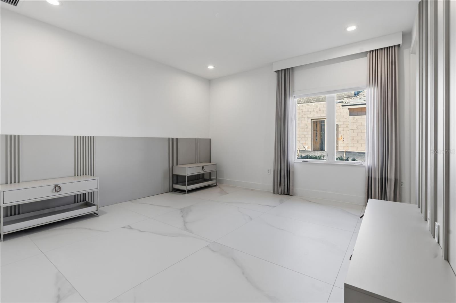 O6376484 Property Photo