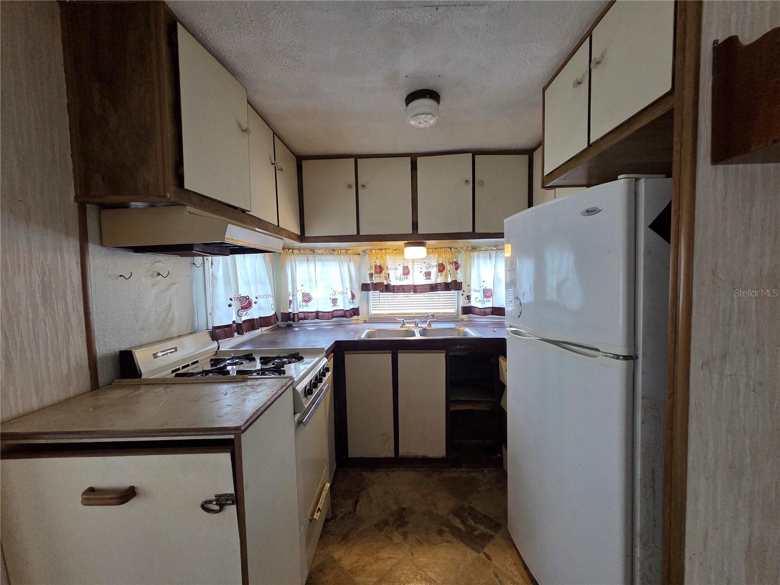 TB8468393 Property Photo