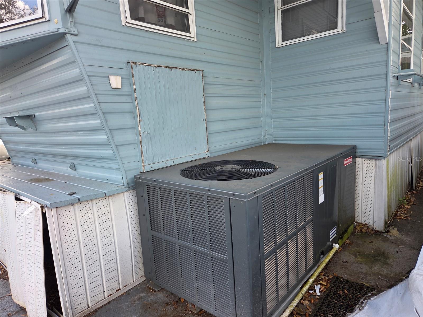 TB8468393 Property Photo