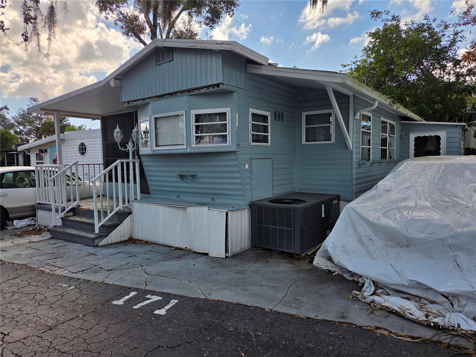 TB8468393 Property Photo