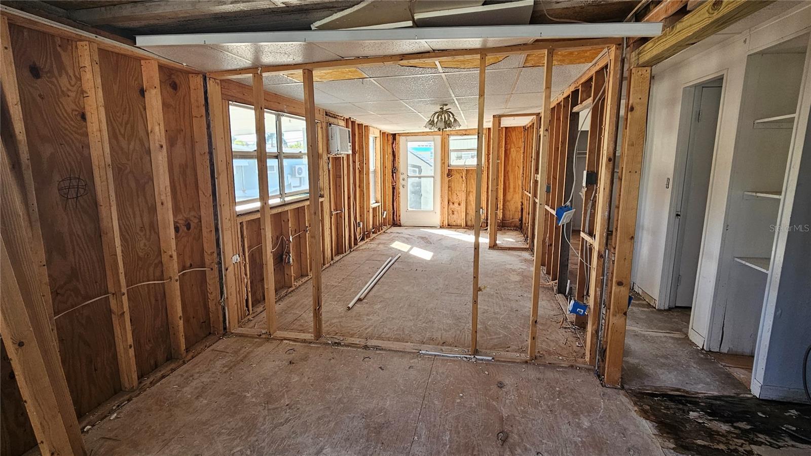 TB8468484 Property Photo