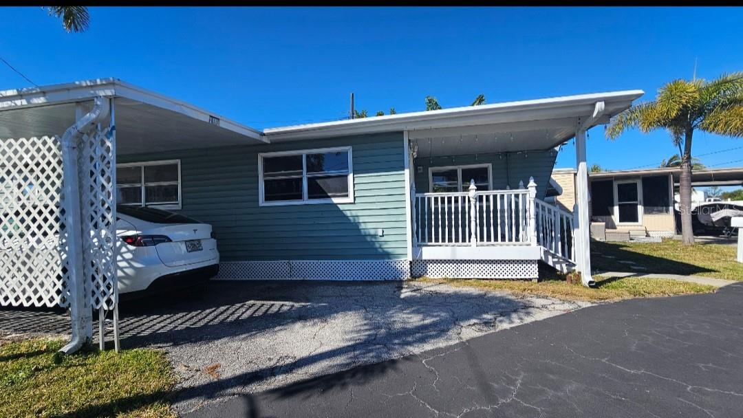 TB8468484 Property Photo