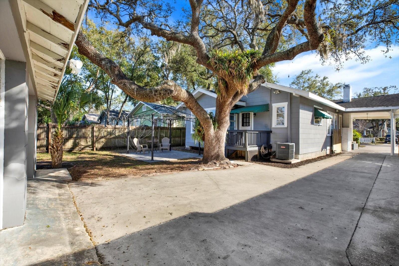 1414 E PARIS ST, TAMPA, FL, 33604