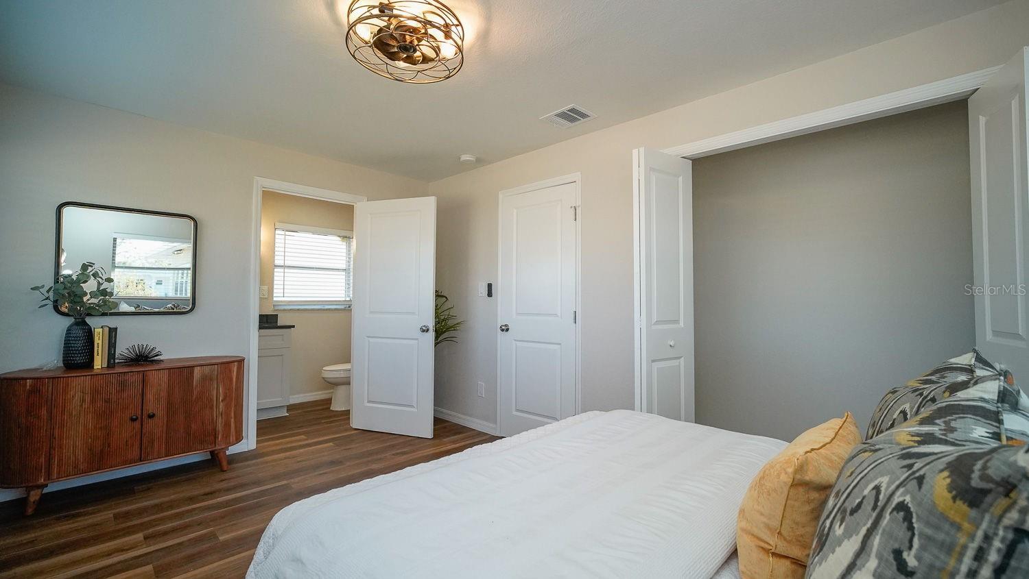 110 92ND AVE NE, ST PETERSBURG, FL, 33702