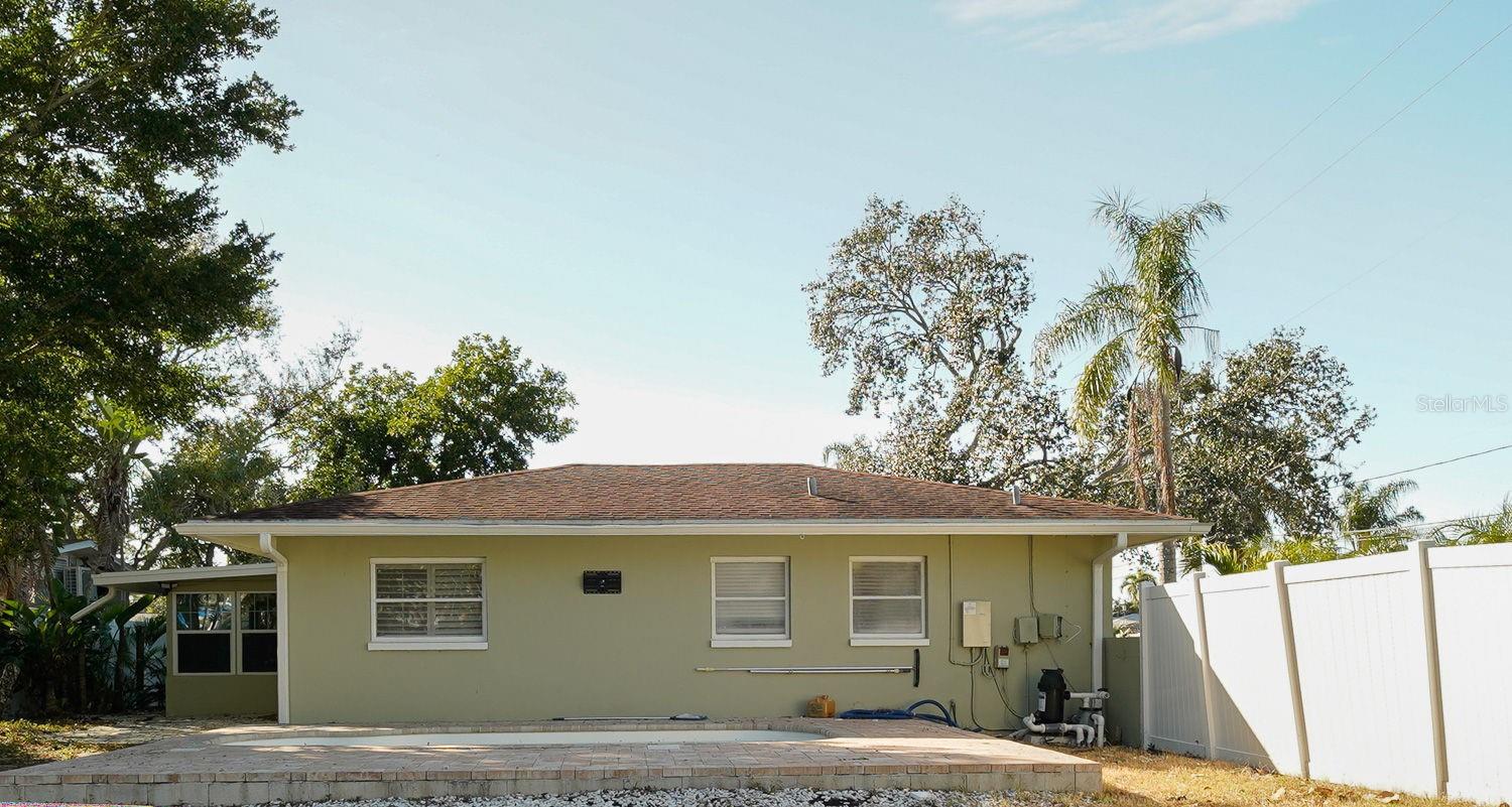 110 92ND AVE NE, ST PETERSBURG, FL, 33702