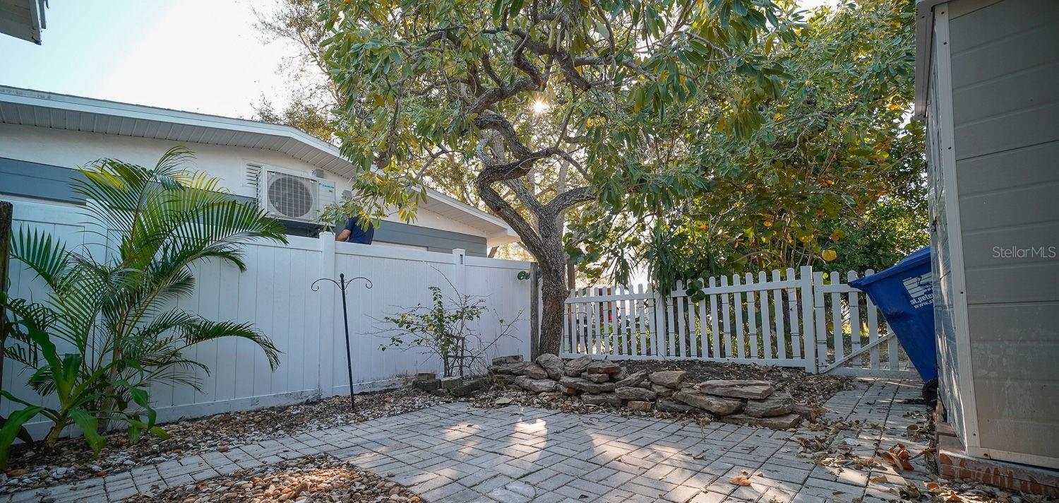 110 92ND AVE NE, ST PETERSBURG, FL, 33702