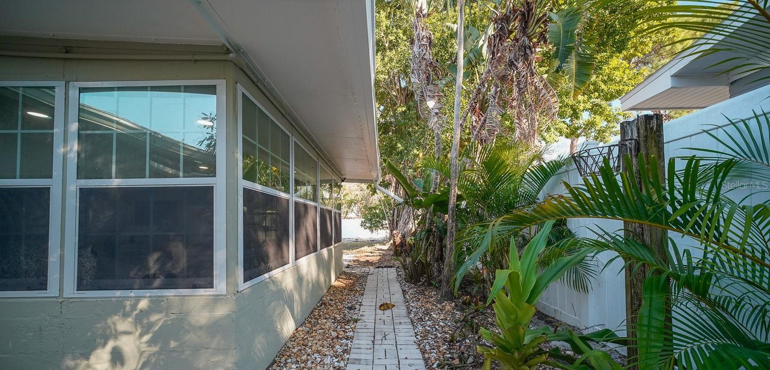 110 92ND AVE NE, ST PETERSBURG, FL, 33702