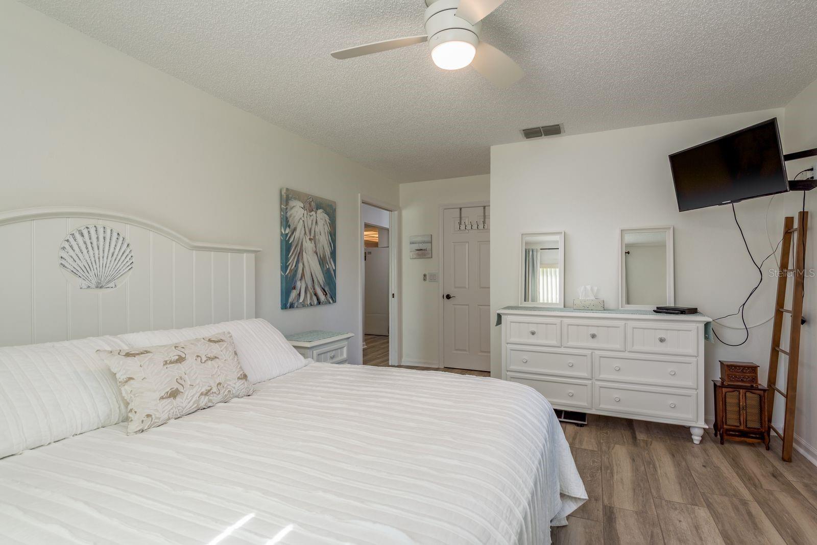 409 STIRLING TER, DUNEDIN, FL, 34698