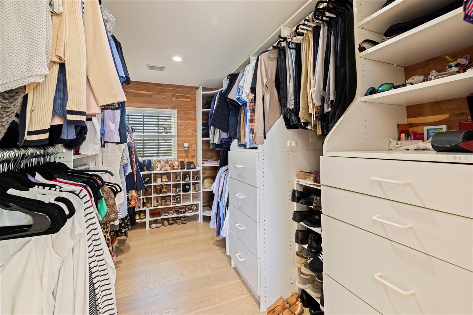 TB8468622 Property Photo