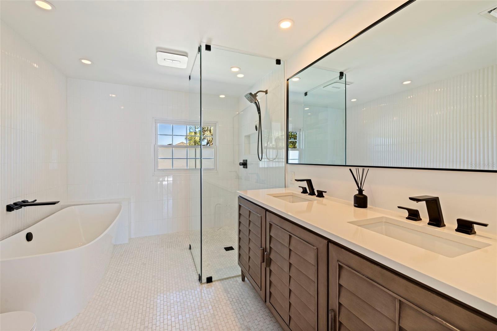 TB8468622 Property Photo