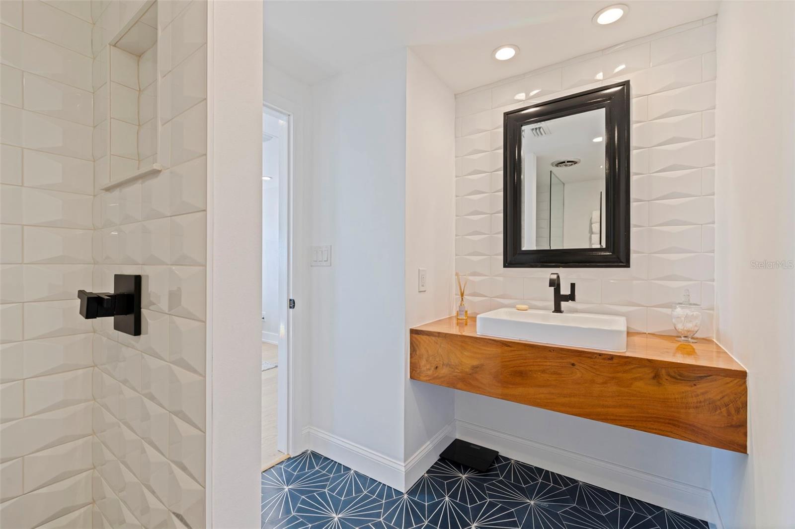 TB8468622 Property Photo