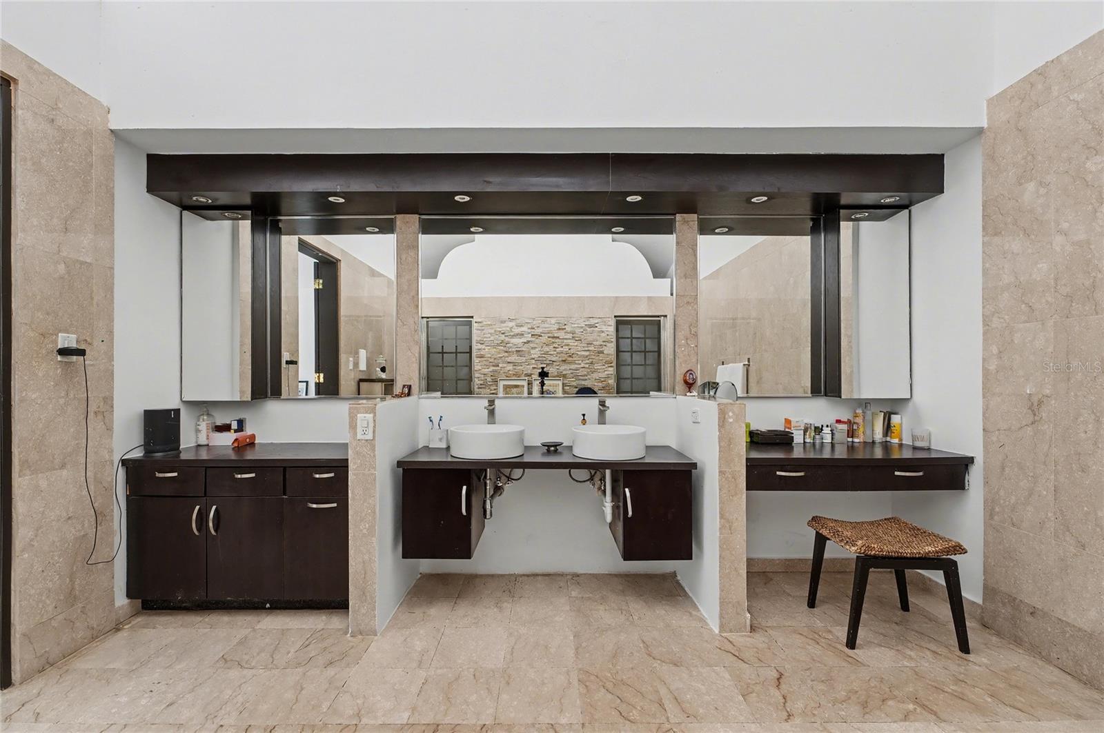 PR9118783 Property Photo